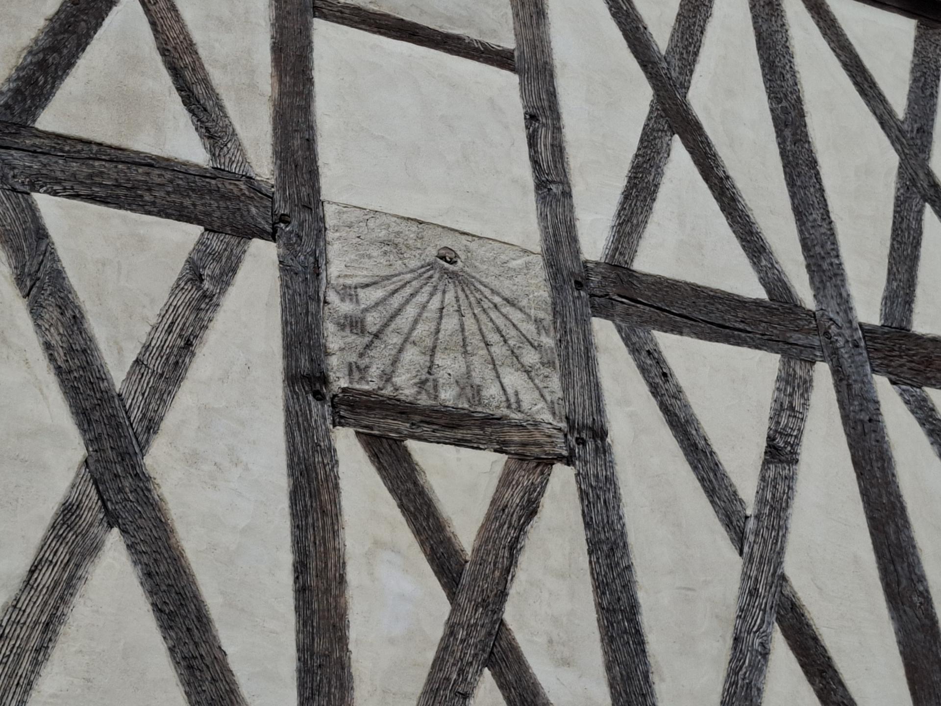 Cadran solaire maison colombage